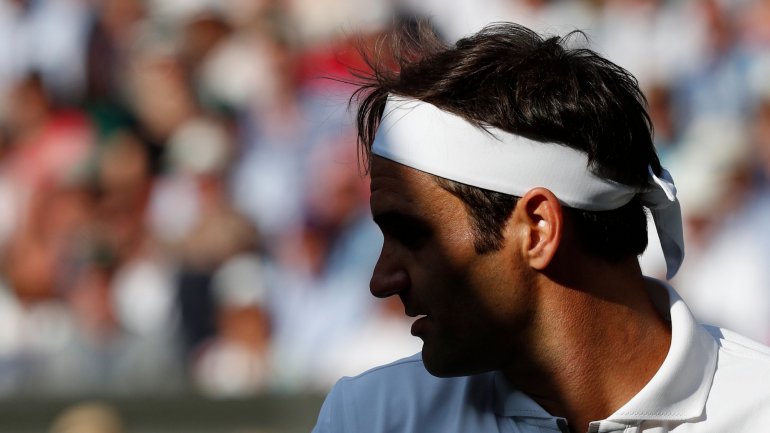 Roger Federer alcançou o apuramento para a 12.ª final em Wimbledon, onde tentará alcançar a nona vitória – a primeira frente a Djokovic