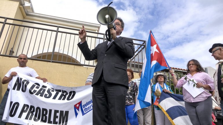 Sánchez nunca solicitou a nacionalidade norte-americana, por acreditar que isso seria uma traição à causa cubana