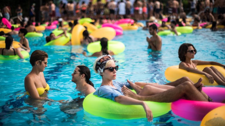 A piscina do festival é outro dos pontos de interesse, além das propostas musicais emergentes e alternativas