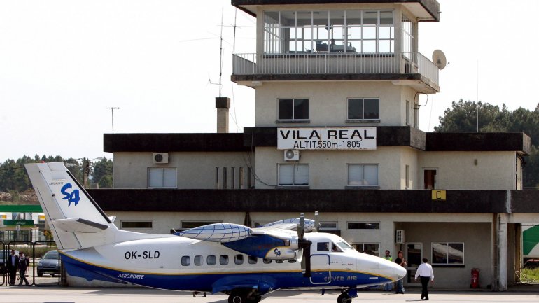 O encerramento do aeródromo não impede a operação do helicóptero ligeiro a partir de Vila Real, já que ali continuam a estar autorizadas as operações de aeronaves de asa rotativa.