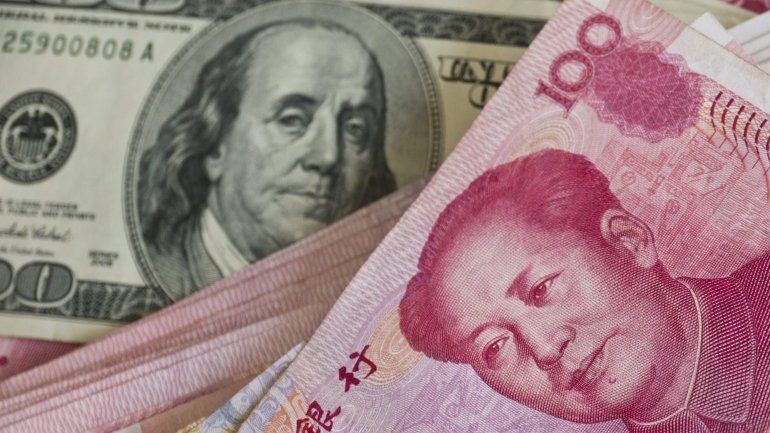 O yuan não é inteiramente convertível, sendo que o seu valor face a um pacote de moedas internacionais pode variar até 2% por dia