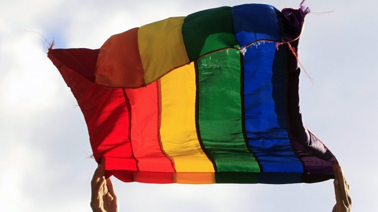 Associações de direitos LGBTI estão contra a medida e acusam-na de ser discriminatória
