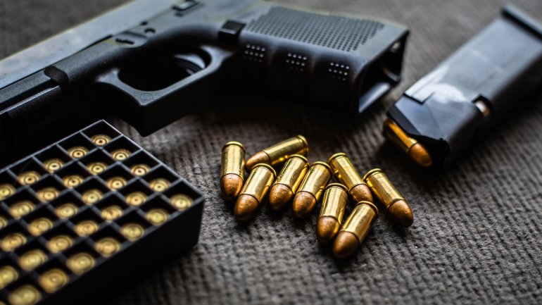 Para a Câmara de Supervisores, a Associação Nacional de Armas é uma das principais responsáveis pelo incentivo do uso de armas para atos violentos
