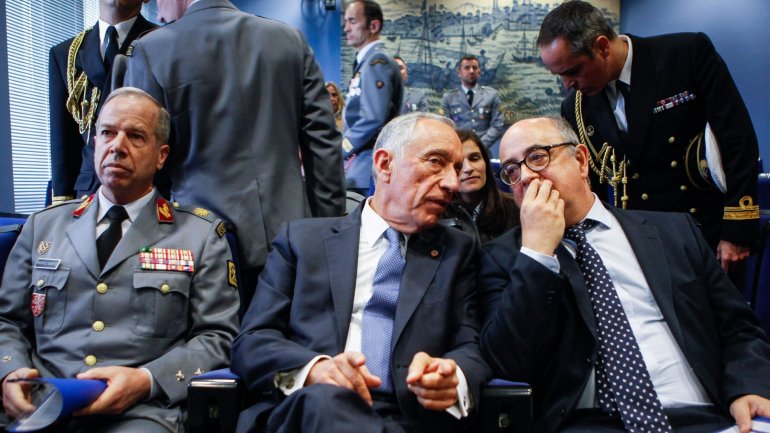 O Presidente Marcelo Rebelo com o ministro da Defesa, Azeredo Lopes e o Chefe do Estado Maior do Exército, General Rovisco Duarte
