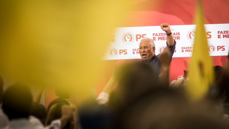 António Costa deve renovar lugar no Governo, mas sem maioria absoluta, indicam as sondagens