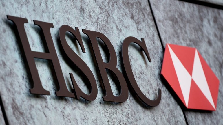 Esta redução de pessoal junta-se aos cortes de 4.700 postos de trabalho já anunciados pelo HSBC