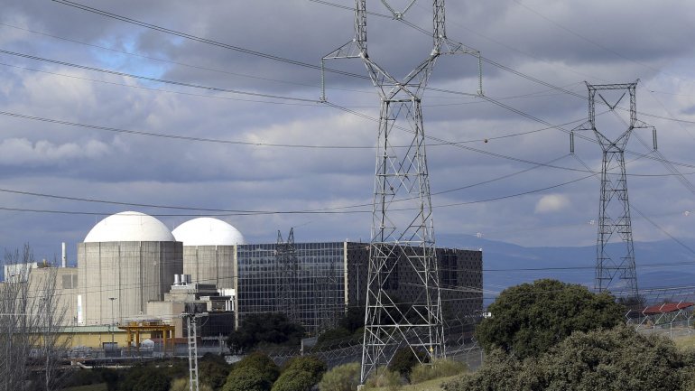 Os proprietários da central nuclear espanhola de Almaraz chegaram a acordo com o Governo espanhol para continuar a atividade da central até 2028