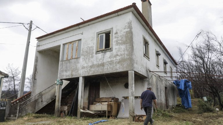 Falta agora finalizar a reconstrução de apenas 10 casas cujas famílias contrataram diretamente as empresas