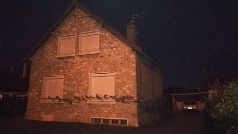 A casa do português detido por engano foi cercada por vizinhos na manhã de sábado