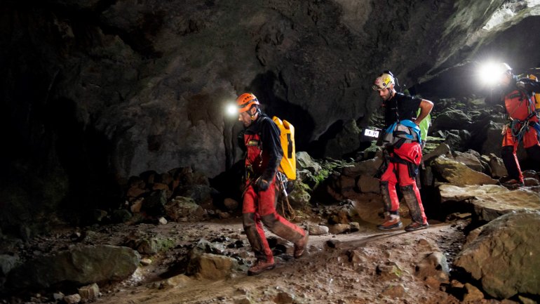 Quatro portugueses ficaram retidos numa gruta espanhola desde sábado passado