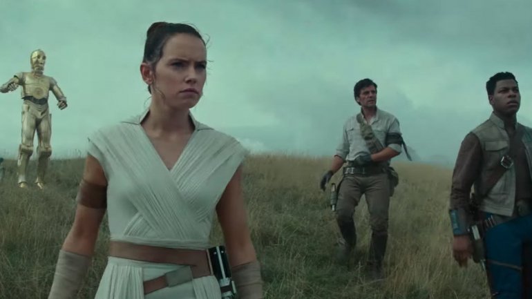 Daisy Ridley volta a interpretar Rey, a personagem principal destes três últimos filmes