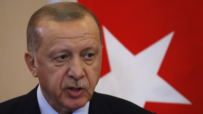 A Turquia pretende instalar uma &quot;zona de segurança&quot; em território sírio, junto à na sua fronteira