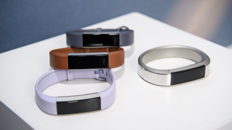 A Fitbit é uma das principais marcas de wearables no mercado, sendo conhecida pelas suas pulseiras inteligentes
