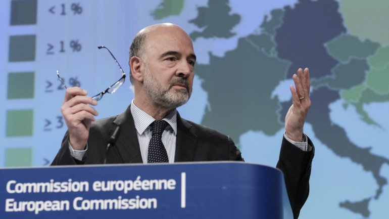 O comissário europeu dos Assuntos Económicos e Financeiros, Pierre Moscovici, apresenta as previsões de outono