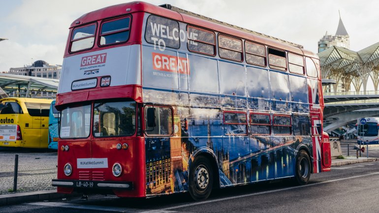 O autocarro de dois andares que andou pelas ruas de Lisboa durante a Web Summit