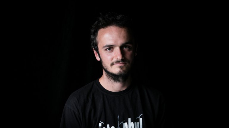 Miguel Duarte, o ativista português constituído arguido pelo governo italiano por ter participado em missões de busca e salvamento de migrantes no Mediterrâneo é um dos oradores