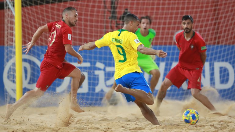 Seis golos marcados pelo Brasil no segundo período ainda foram anulados por Portugal, que sofreu o 9-7 já no último minuto