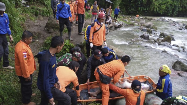 O acidente aconteceu na província de Sumatra do Sul na noite de segunda-feira.