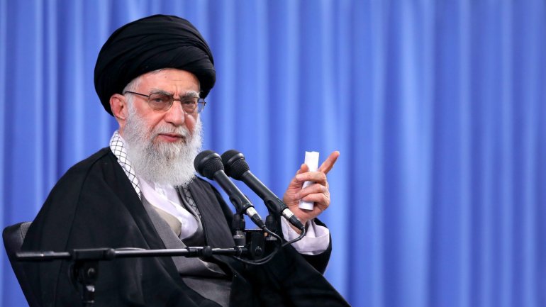 Resposta de Ayatollah Ali Khamenei a Trump foi feita através do Twitter