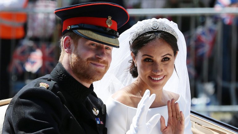 O casal anunciou o afastamento do núcleo da família real através do Instagram