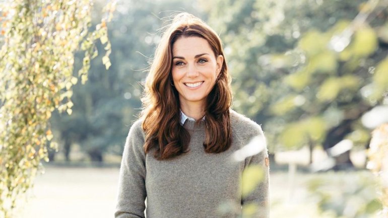 Foi também de forma oficial, e de novo recorrendo às redes sociais, que Carlos e Camilla partilharam uma série de fotos com Kate Middleton, saudando a duquesa pela data