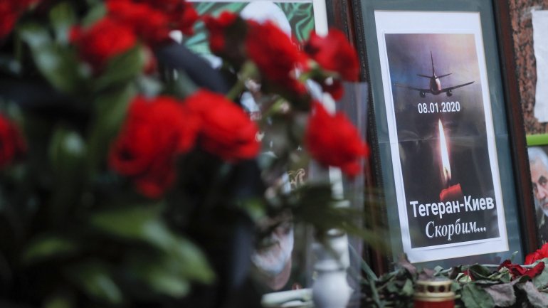 83 iranianos, 63 canadianos, 10 suecos, quatro afegãos, três alemães e três britânicos morreram na queda de um avião da Ukranian International Airlines