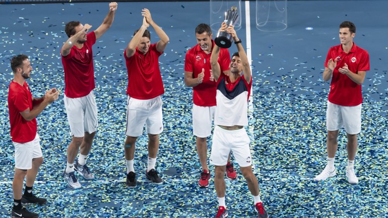 Djokovic com o troféu da ATP