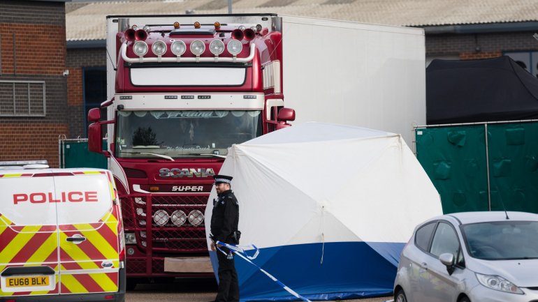 As 39 vítimas tinham pagado a traficantes para serem transportados até ao Reino Unido