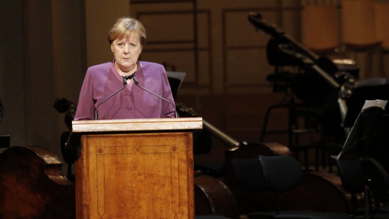 &quot;Temos a responsabilidade de que todos se sintam seguros em casa, na Alemanha e na Europa&quot;, disse a líder alemã