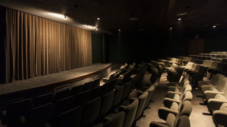 Inaugurou em 1913, fechou portas em 2000 e reabriu em 2016. O Cinema Trindade é o única sala de sétima arte na baixa portuense