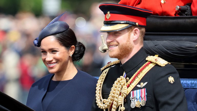 No início do ano o casal chocou o Reino Unido ao anunciar que se queria afastar da família real britânica
