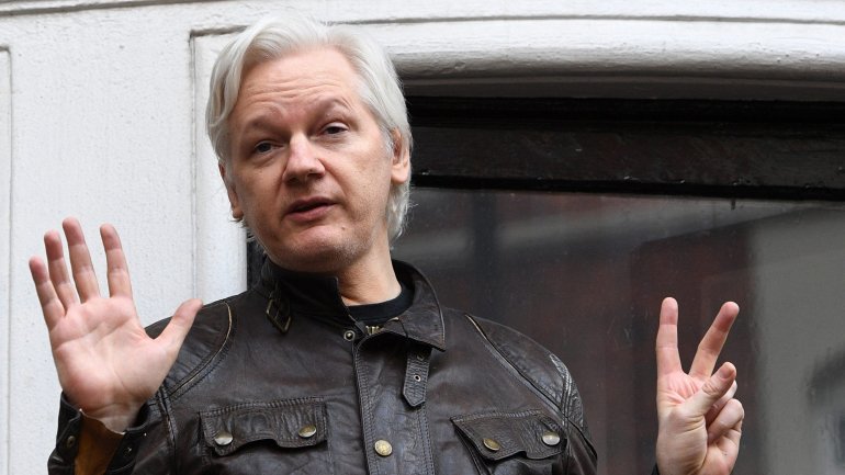 Julian Assange está detido em Londres à espera do início do processo de extradição pedido pelos Estados Unidos da América
