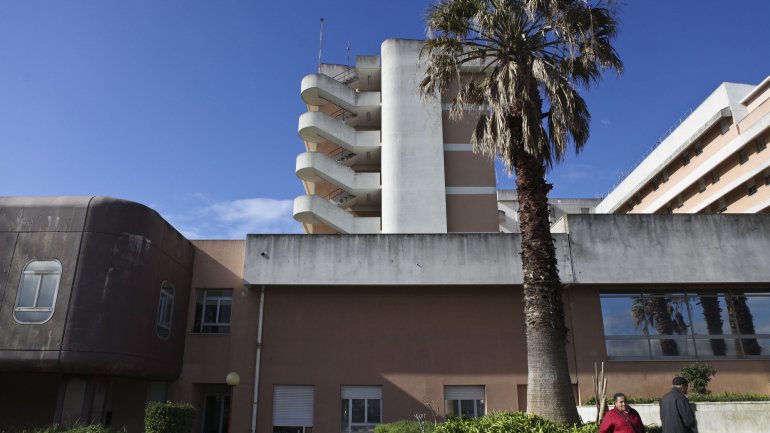 O presidente do Conselho de Administração do Hospital Garcia de Orta informou que as urgências podem reabrir progressivamente a partir de abril