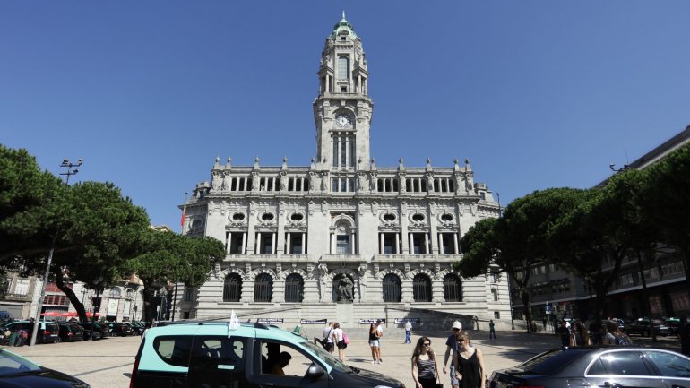 O Bloco de Esquerda anunciou que vai apresentar queixa ao MP contra o presidente da Assembleia Municipal do Porto e à Comissão Nacional de Proteção de Dados contra a Câmara Municipal do Porto