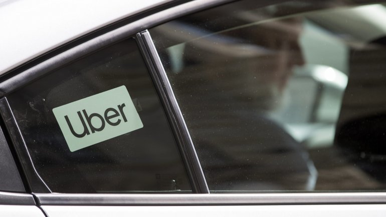 A &quot;Uber Drop-Off&quot; vai permitir que motoristas e operadores TVDE Uber possam &quot;ajudar grandes retalhistas e pequenos comerciantes a entregar os seus produtos nas casas dos portugueses&quot;