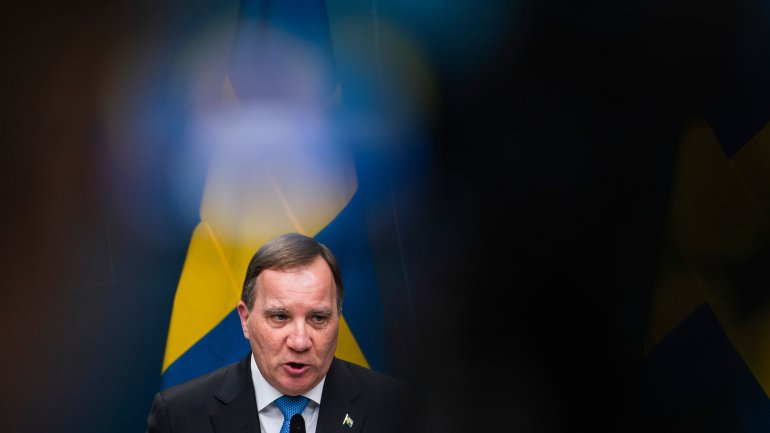 O primeiro-ministro sueco, Stefan Löfven, tem optado por uma abordagem assente na confiança no sentido cívico dos suecos