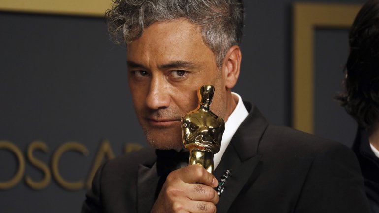 Taika Waititi venceu este ano o Óscar de melhor argumento adaptado pelo filme &quot;Jojo Rabbit&quot;