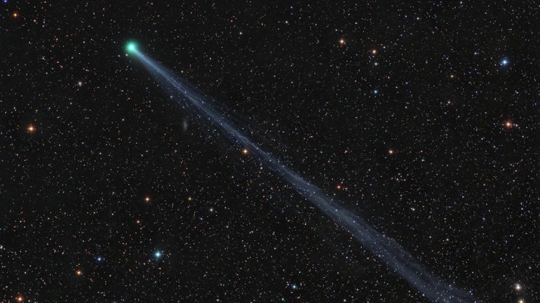 O cometa SWAN a 02 de maio, a seis minutos-luz da Terra