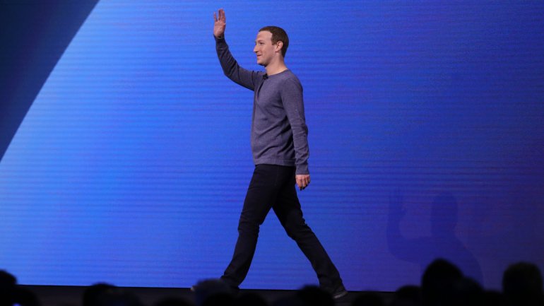 Mark Zuckerberg é o fundador e presidente executivo do Facebook. Desde 2018 tem batalhado por recuperar a confiança dos utilizadores nas plataformas que detém a rede social com o mesmo nome, o Instagram e o WhatsApp