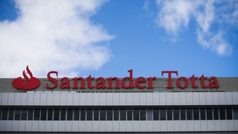 O anterior presidente do Conselho de Administração do banco Santander Totta, António Vieira Monteiro, morreu no dia 18 de março, em Lisboa, aos 73 anos