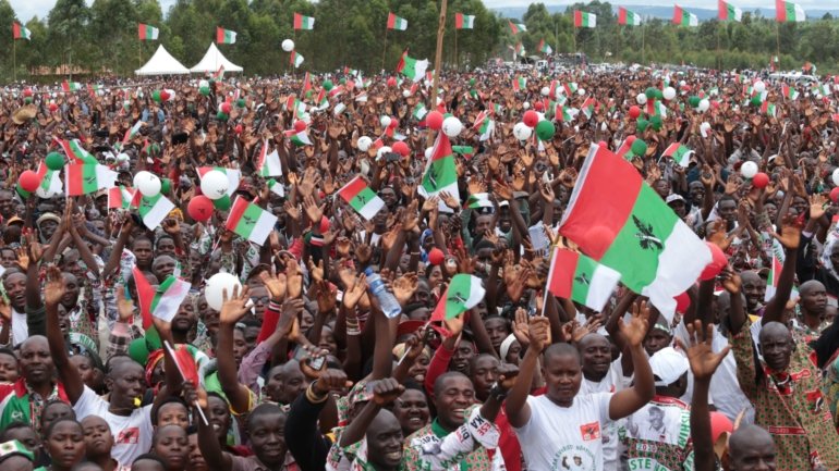 Burundi não impôs o confinamento da população e a campanha eleitoral mobilizou grandes multidões, com a distribuição de baldes de água e sabão como medida preventiva