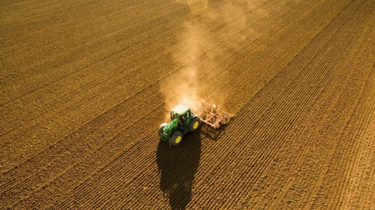 Entre 2010 e 2013 os agricultores acusados compraram diverso equipamento agrícola a duas empresas sediadas na Guarda