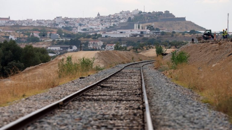 Portugal era, em 2018, &quot;um dos países que menos utilizava o transporte ferroviário e dos poucos onde a quota de mercado da ferrovia não crescia nos últimos anos&quot;