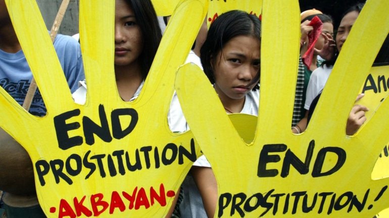 Casos de exploração sexual infantil online nas Filipinas aumentaram acentuadamente nos últimos anos, com pais a cometer abusos contra os próprios filhos em troca de dinheiro