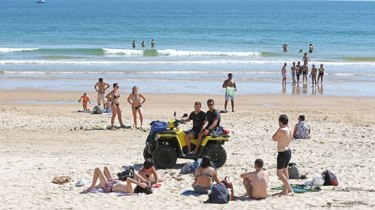 &quot;O acesso à praia é livre&quot;, assegurou o ministro do Ambiente