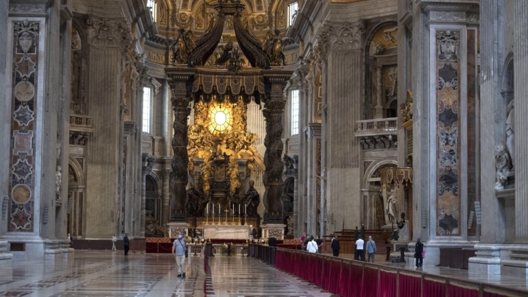 O Vaticano anunciou também que uma equipa médica vai estar presente durante as visitas