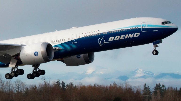 Desde o ano passado que a Boeing está em crise por causa de dois acidentes fatais com um modelo da empresa