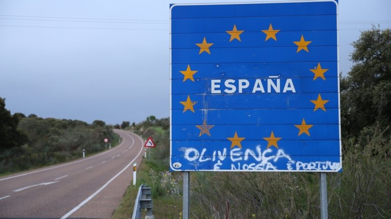 A ministra do Turismo de Espanha, Reyes Maroto, tinha anunciado que as fronteiras terrestres com Portugal e França iriam reabrir no dia 22 de junho