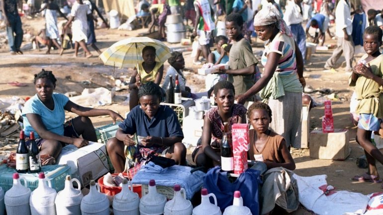 Quatro em cada 10 angolanos precisam de sair das suas residências para terem acesso a uma casa de banho ou latrina
