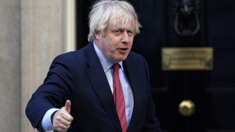 O primeiro-ministro britânico, Boris Johnson, garante que haverá consequências para quem atacar agentes da polícia